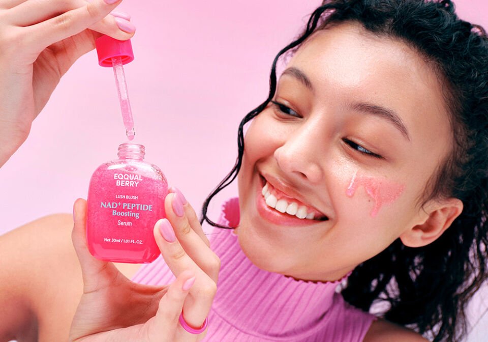Eqqualberry - NAD+ Peptide Boosting Serum (İnce Çizgi ve Elastikiyet Kaybı Önleyici NAD+ Peptit Destekli Yaşlanma Engelleyici Serum) 30ml